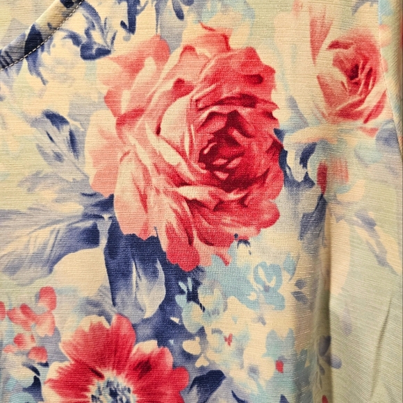 SHOPIN LA  Floral Top - Picture 4 of 7